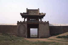Karakorum_gate.jpg (28634 bytes)