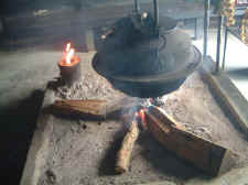 cookingpot_over_fire_Miyajima.JPG (48849 bytes)