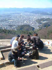 hilltop_picnic_overlooking_.JPG (57616 bytes)