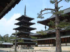 horyuji_pagoda.JPG (51447 bytes)