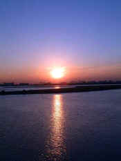 Tokyo_sunset.jpg (31357 bytes)