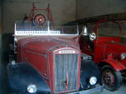 Fire engine.jpg (40854 bytes)