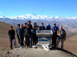 Group at Everest.jpg (46709 bytes)