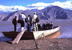 Samye ferry.jpg (53668 bytes)