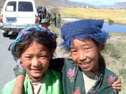 Tingri Girls.jpg (56788 bytes)