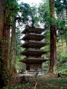 Haguro Pagoda.JPG (155020 bytes)