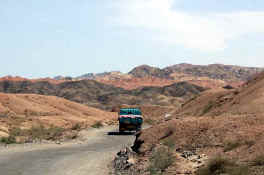 Gez_road3.jpg (44634 bytes)
