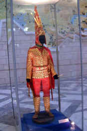 Golden_man2.jpg (50438 bytes)