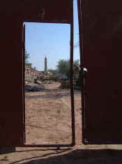 Id_kah_door.jpg (37515 bytes)