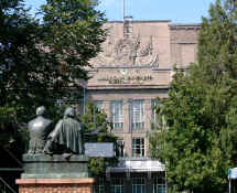 Marx.jpg (83315 bytes)