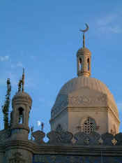 Mosque.jpg (37338 bytes)
