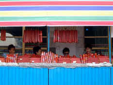 Sausages.jpg (48805 bytes)