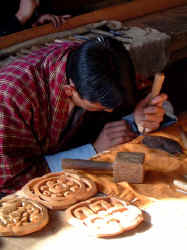 Woodcarver.jpg (44883 bytes)