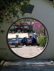 door.jpg (53701 bytes)