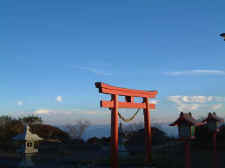 torii.jpg (27507 bytes)